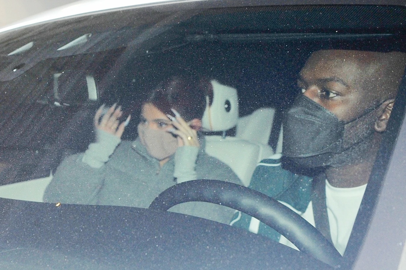 Kylie Jenner ucieka przed aktywistami Kylie Jenner ucieka przed aktywistami