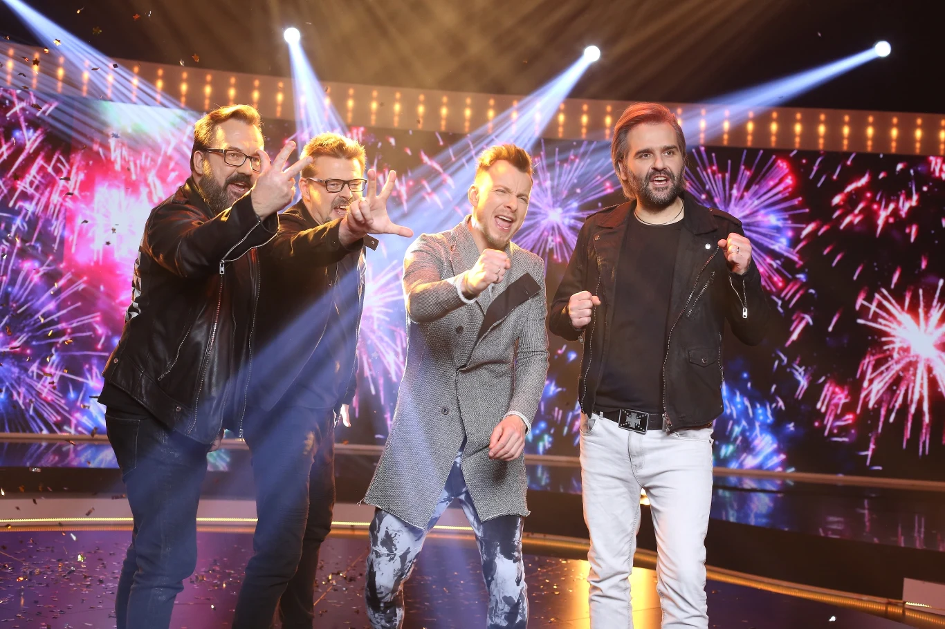 Feel wszedł szturmem na polską scenę muzyczną w 2007 roku. To właśnie wtedy wszyscy zakochali się w utworze "A gdy jest już ciemno". Zespół zdobył wiele nagród muzycznych, w tym Fryderyki, Telekamery, czy Bursztynowego Słowika. Na swoim koncie mają wiele przebojów, jak m.in. "Jak anioła głos", "Swoje szczęście znam" i "Pokaż, na co cię stać".