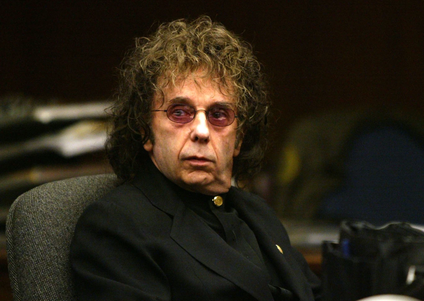 Ostatecznie - po dwóch procesach oraz wielu zagrywkach obrony (w pewnym momencie zakazano konferencji prasowych adwokatom muzyka) - w 2009 roku Phil Spector został skazany na dożywocie z możliwością ubiegania się o zwolnienie warunkowe po 19 latach odsiadki. 
