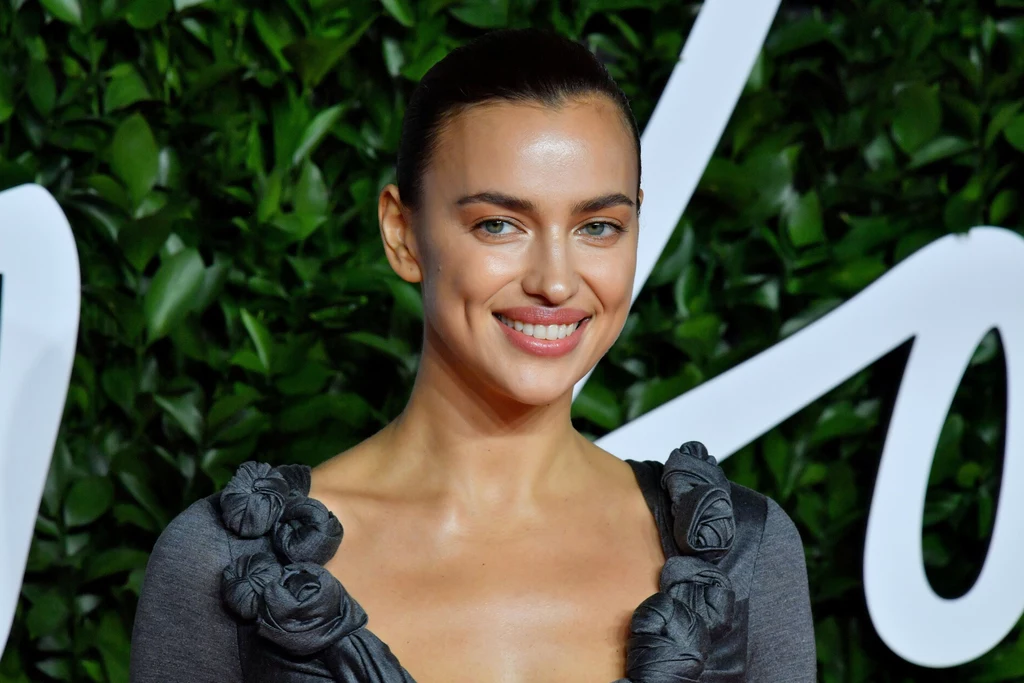 Irina Shayk codziennie rano obkłada twarz lodem z zamrażalnika