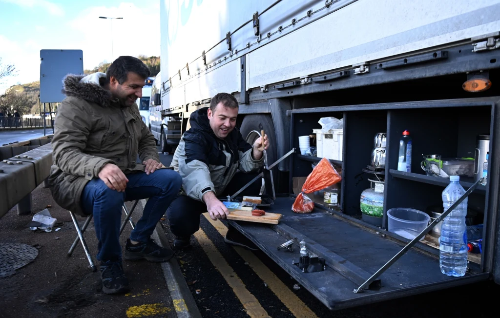 Kierowcy czekający w kolejce w Dover Kierowcy czekający w kolejce w Dover