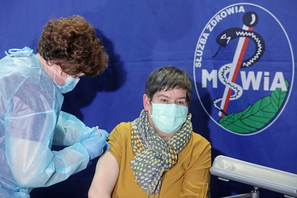 Szczepienia zaczęły się również w Białystoku. Na zdjęciu epidemiolog dr Joanna Siemienkowicz w tamtejszym szpitalu MSWiA.