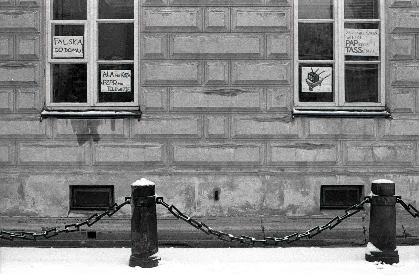 Strajk okupacyjny studentow UW. Warszawa, 1981 rok Strajk okupacyjny studentow UW. Warszawa, 1981 rok