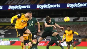 Romain Saiss (w żółtej koszulce) zdobył wyrównującą bramkę