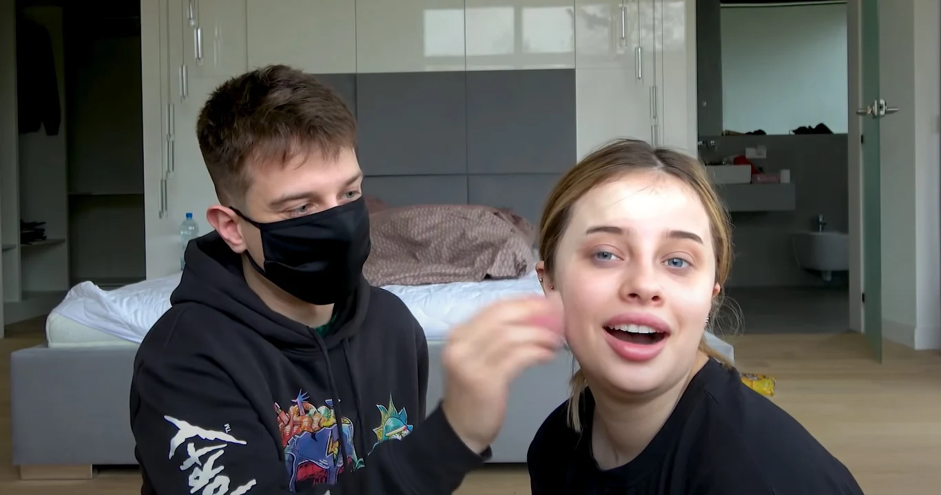 Kamerzysta robi makijaż Fagacie Kamerzysta robi makijaż Fagacie