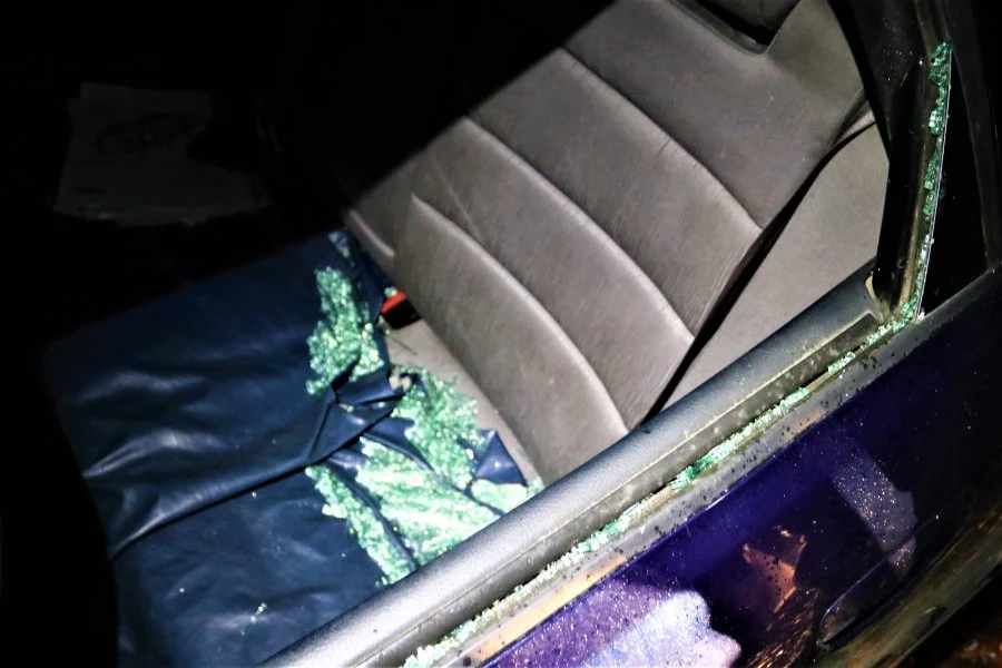 Uszkodzone przez złodziei audi