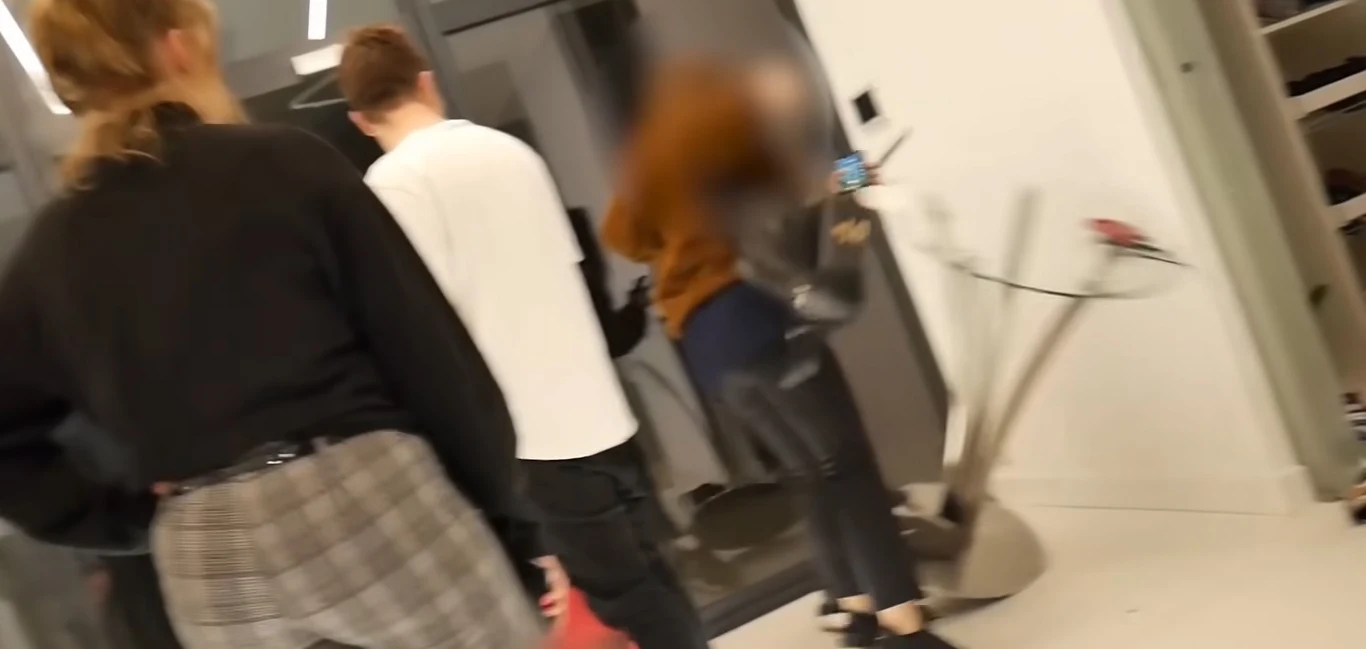 Screen z awantury w domu Kamerzysty, postać z zamazaną twarzą to rzekomo Fagata