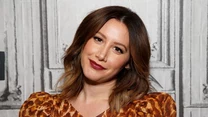 Ashley Tisdale to 35-letnia aktorka i piosenkarka, która zdobyła sporą popularność, wcielając się w rolę Maddie Fitzpatrick w serialu "Nie ma to jak hotel". Później przyszła pora "High School Musical", gdzie zrobiła furorę jako Sharpay Evans. 