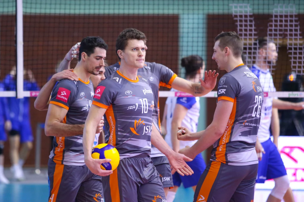 Yacine Louati (po lewej) i Lukas Kampa (w środku) w przyszłym sezonie nie będą już występować w Jastrzębskim Węglu Yacine Louati (po lewej) i Lukas Kampa (w środku) w przyszłym sezonie nie będą już występować w Jastrzębskim Węglu