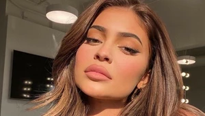 Kylie Jenner eksponuje swoje wdzięki w basenie