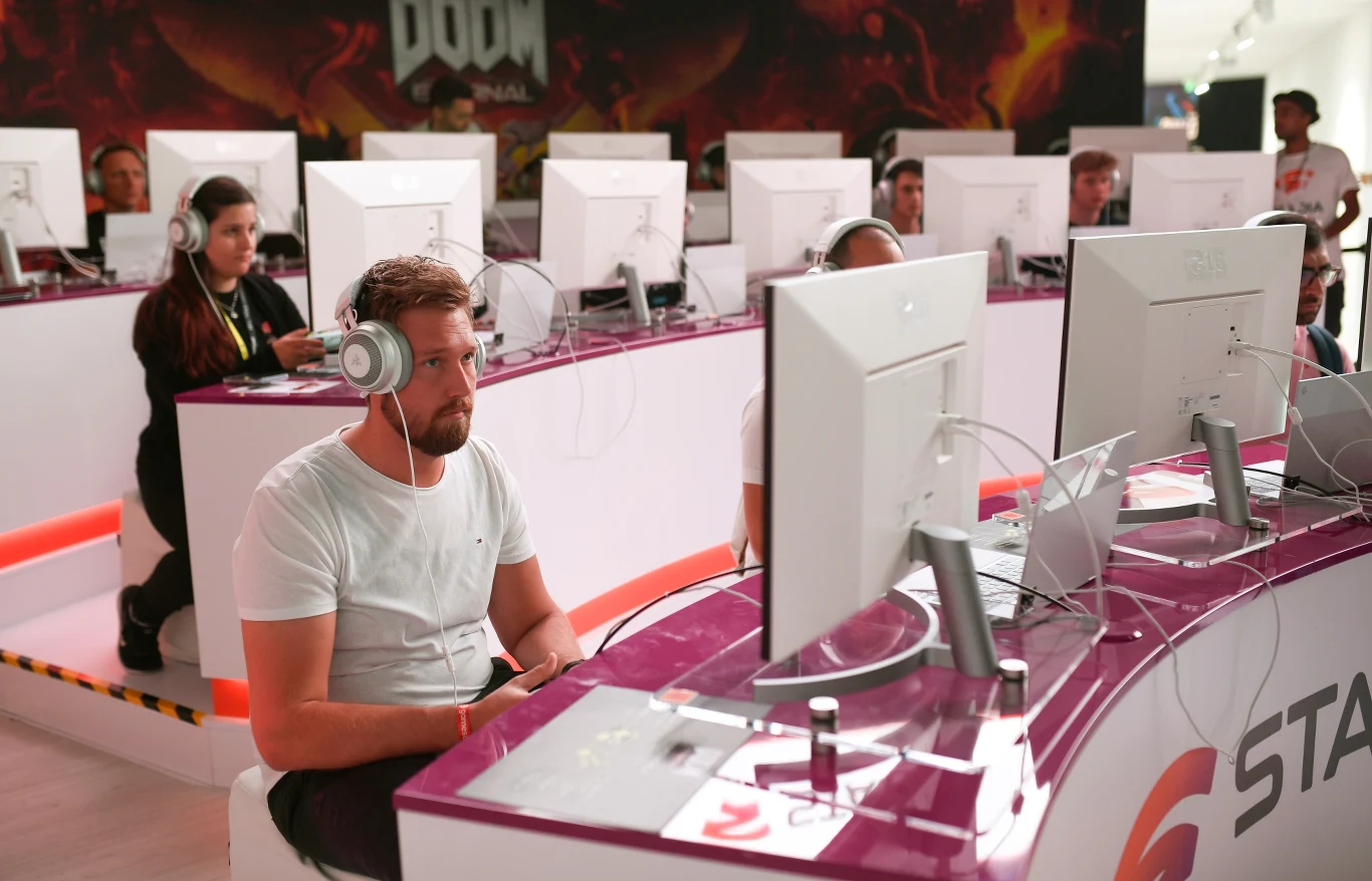 Google Stadia to kolejna platforma do grania w chmurze. Wystarczy stabilne, szybkie łączę, by móc cieszyć się najnowszymi grami, bez względu na posiadany sprzęt Google Stadia to kolejna platforma do grania w chmurze. Wystarczy stabilne, szybkie łączę, by móc cieszyć się najnowszymi grami, bez względu na posiadany sprzęt