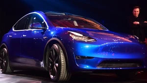 Elon Musk i Tesla model Y