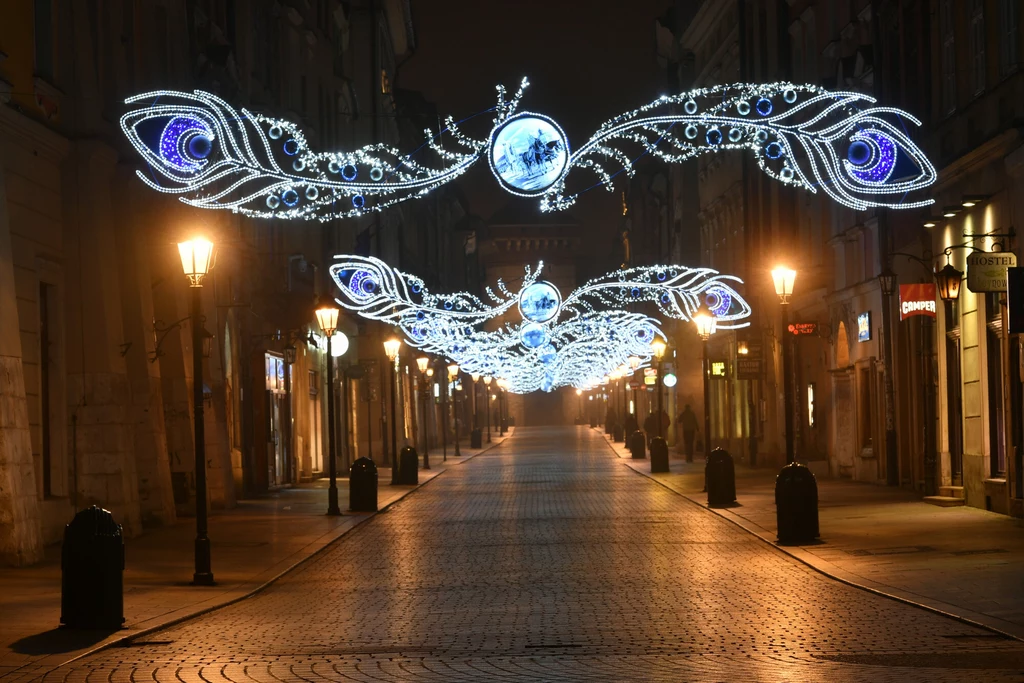 Pusty krakowski Rynek Główny i okoliczne ulice Pusty krakowski Rynek Główny i okoliczne ulice