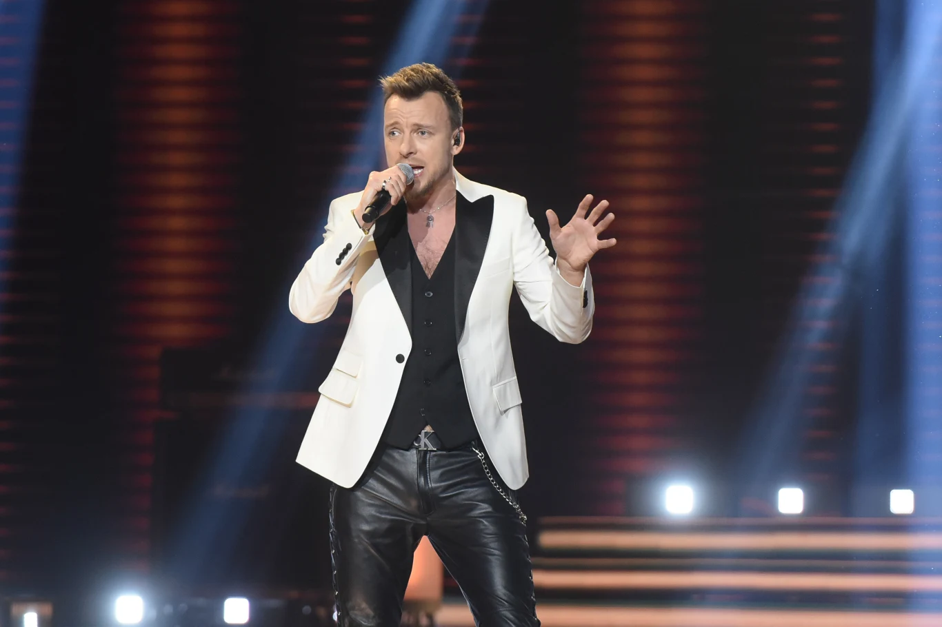 Piotr Kupicha i zespół Feel wykonali swoje największe przeboje "Jak anioła głos" i "A gdy jest już ciemno". Piotr Kupicha i zespół Feel wykonali swoje największe przeboje "Jak anioła głos" i "A gdy jest już ciemno".