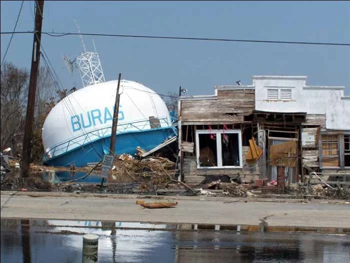 Huragan Katrina zabił ponad 1,8 tys. osób i był najbardziej niszczycielską klęską żywiołową pod względem strat materialnych w ciągu ostatniego pół wieku