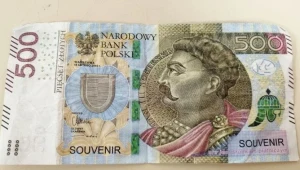 Imitacja banknotu 500 zł. Źródło: KMP Suwałki
