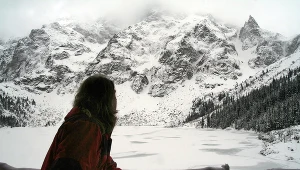 Góry wokół zamarzniętego Morskiego Oka