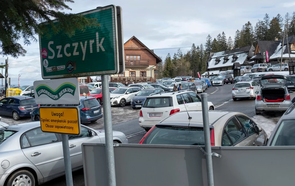 Przełęcz Salmopolska została całkowicie zakorkowana Przełęcz Salmopolska została całkowicie zakorkowana