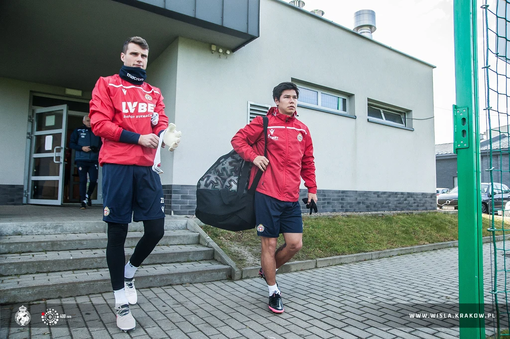 Piłkarze Wisły Kraków podczas pierwszego treningu w 2021 roku