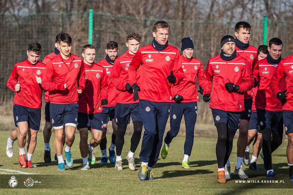 Piłkarze Wisły Kraków podczas pierwszego treningu w 2021 roku