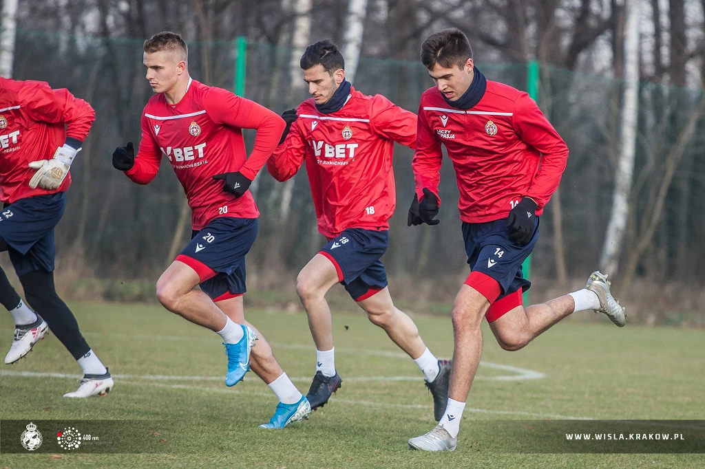 Piłkarze Wisły Kraków podczas pierwszego treningu w 2021 roku