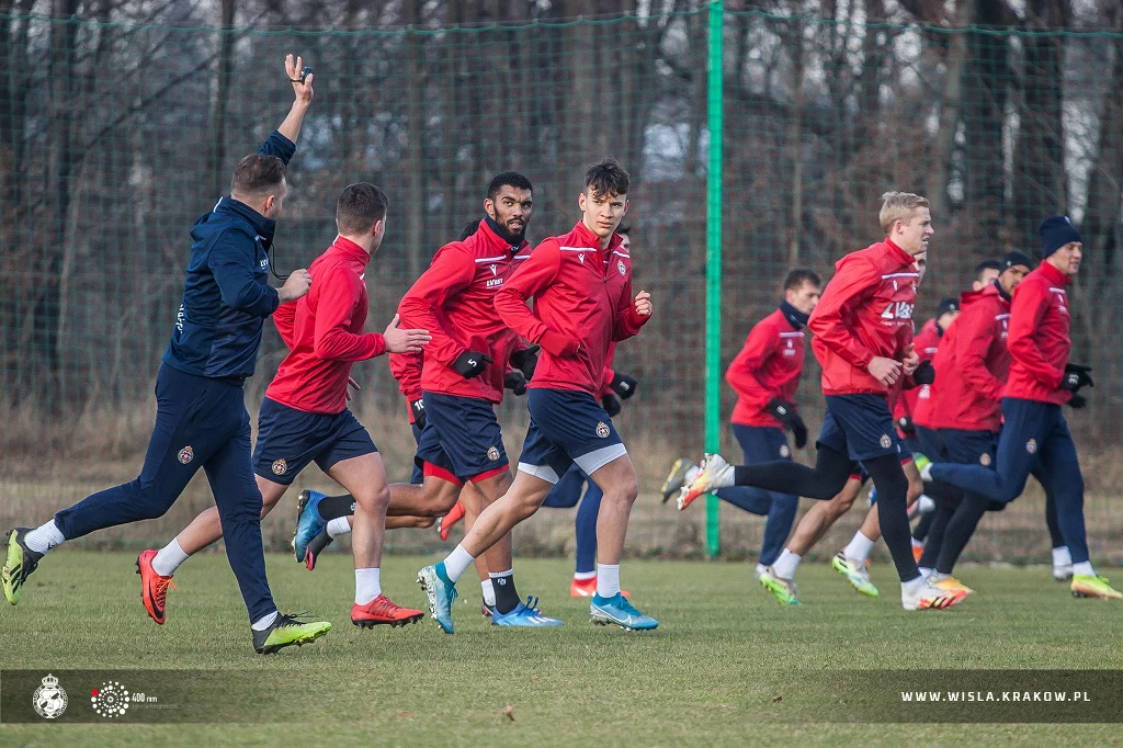 Piłkarze Wisły Kraków podczas pierwszego treningu w 2021 roku