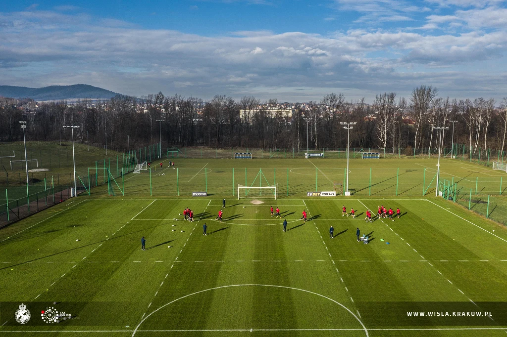 Piłkarze Wisły Kraków podczas pierwszego treningu w 2021 roku