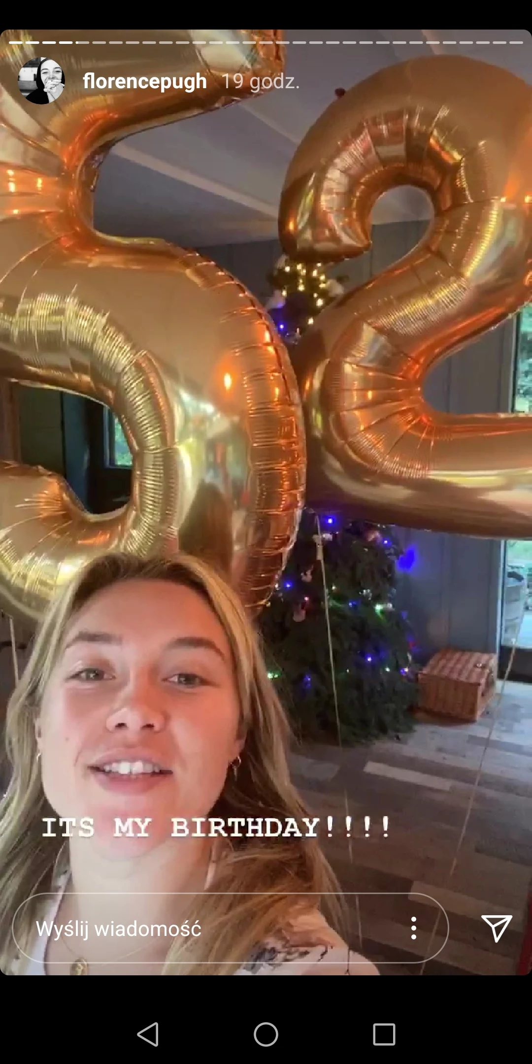 Florence Pugh w trakcie swoich urodzin.