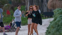 Bella Thorne bardzo szybko zaczęła pracę przed obiektywem. Niecałe cztery tygodnie po narodzinach zaliczyła pierwszą sesję zdjęciową do magazynu parentingowego. Niemal natychmiast jej kariera nabrała tempa. Mimo młodego wieku, pojawiła się na ponad 800 plakatach, ulotkach oraz opakowaniach produktów.