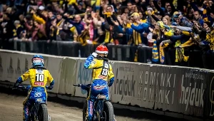 Żużel. Hipokryzja działaczy. Mówią, żeby przełożyć ligę dla kibiców, a myślą o pieniądzach