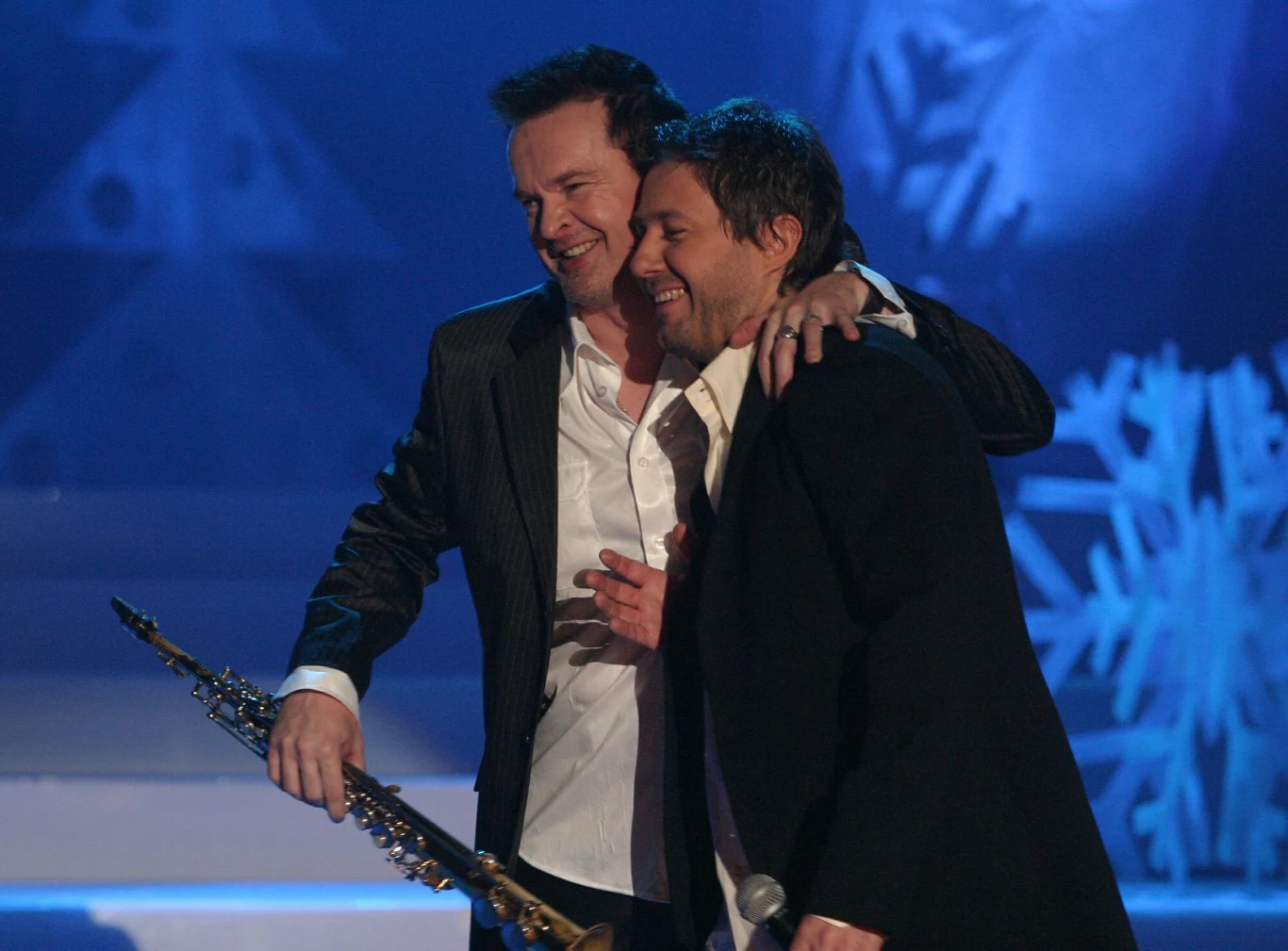 W tamtym czasie do współpracy wokalistę zaprosił też saksofonista Robert Chojnacki. Piaseczny pojawił się na albumie "Sax & Sex" z 1995 roku i pomógł wypromować takie hity jak: "Budzikom śmierć", "Prawie do nieba" i "Niecierpliwi".