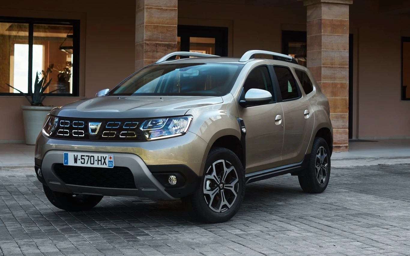 Czwarta pozycja należy do Dacii Duster (12 967 rejestracji). Wynik uznać można za imponujący – kompaktowy SUV z Rumunii wyprzedził w rankingu popularności m.in. takie sławy, jak Renault Clio czy Volkswagen Golf!