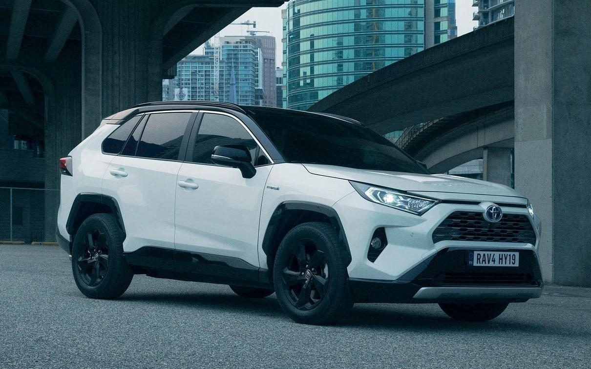 Szósta pozycja należy do Toyoty RAV4. Produkowana od niespełna dwóch lat nowa, piąta już generacja japońskiego SUVa zanotowała w ubiegłym roku wynik 9587 rejestracji w Polsce. 