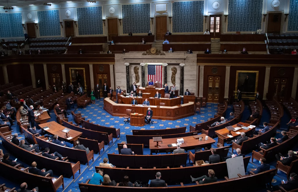 Na zdj. Nancy Pelosi przewodniczy Izbie Reprezentantów