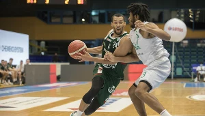 Legia Warszawa (na zielono) w meczu ze Śląskiem Wrocław