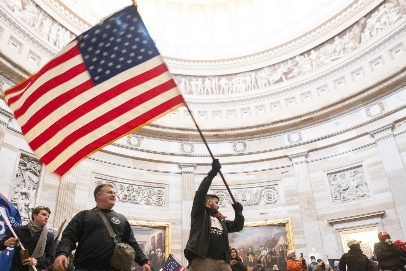 Ostatecznie policja przy pomocy oddziałów specjalnych FBI i innych służb usunęła wandali z pomocą m.in. granatów hukowych i gazu łzawiącego.