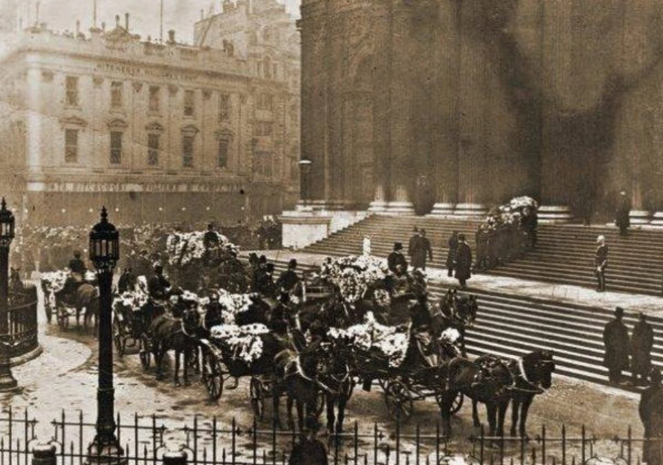 Pogrzeb policjantów, którzy zginęli podczas strzelaniny w nocy z 16 na 17 grudnia 1910 roku Pogrzeb policjantów, którzy zginęli podczas strzelaniny w nocy z 16 na 17 grudnia 1910 roku