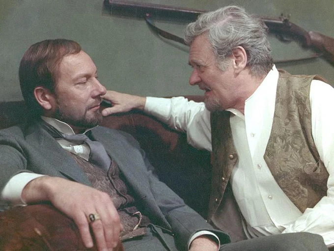Jerzy Kamas i Bronisław Pawlik w serialu "Lalka" (1977) Jerzy Kamas i Bronisław Pawlik w serialu "Lalka" (1977)