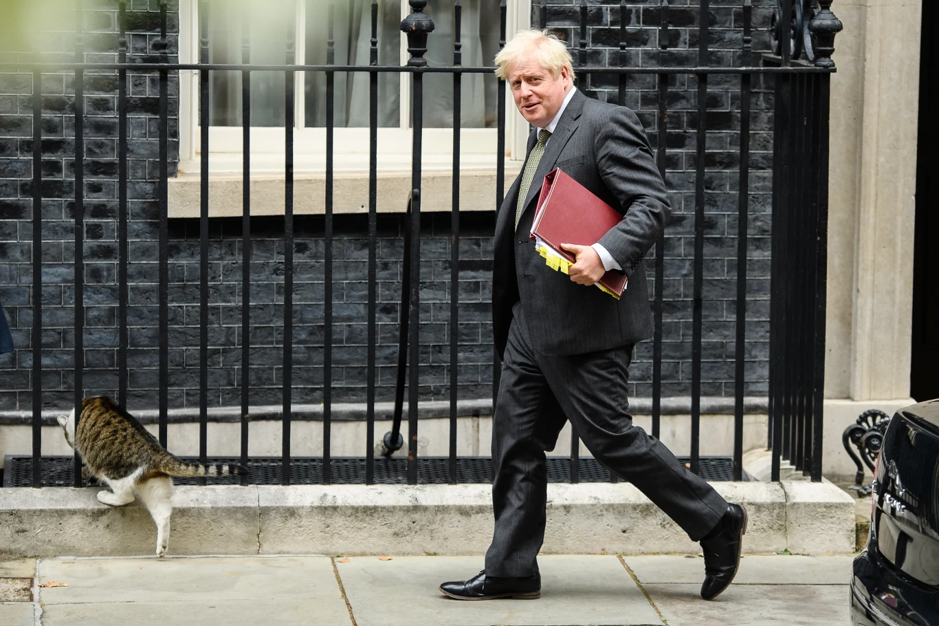 Boris Johnson to trzeci premier, z którym "współpracuje" Larry
