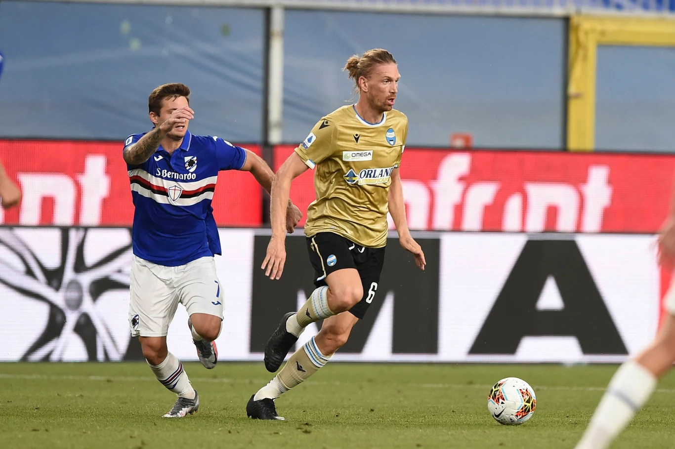Bartosz Salamon (z prawej) w barwach SPAL Ferrara kontra Karol Linetty Bartosz Salamon (z prawej) w barwach SPAL Ferrara kontra Karol Linetty
