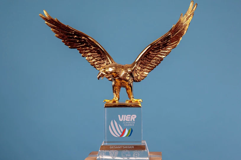 Skoki narciarskie. "Złoty Orzeł" - trofeum dla triumfatora Turnieju Czterech Skoczni Skoki narciarskie. "Złoty Orzeł" - trofeum dla triumfatora Turnieju Czterech Skoczni