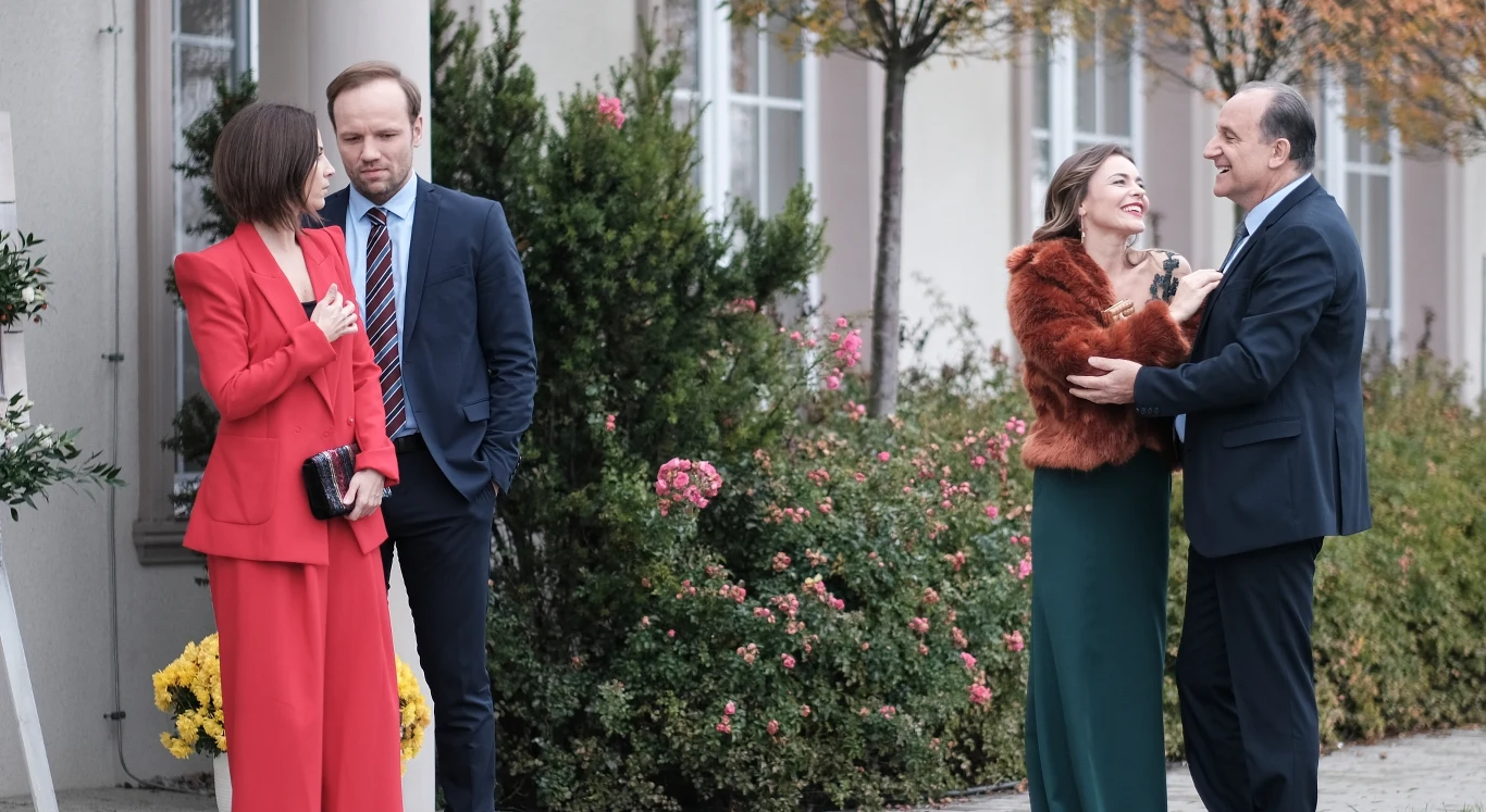 Janek i Kinga są zaskoczeni. Macochą kobiety okazuje się była kochanka jej partnera Janek i Kinga są zaskoczeni. Macochą kobiety okazuje się była kochanka jej partnera