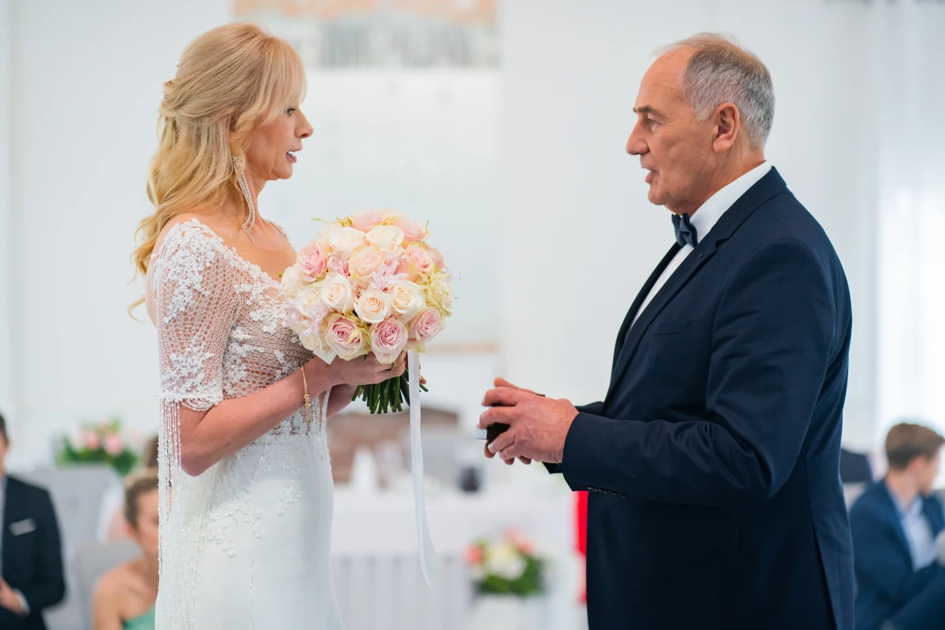 Karol i Ewa powiedzieli sobie sakramentalne "tak". Czy Sisi popsuła ich ślub specjalnie? Karol i Ewa powiedzieli sobie sakramentalne "tak". Czy Sisi popsuła ich ślub specjalnie?