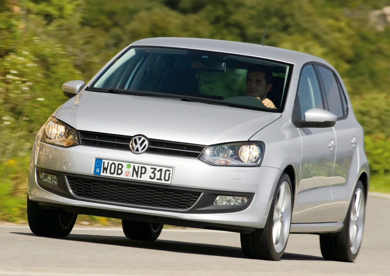 Piąta generacja Polo powstała na platformie PQ25. Tej samej, która posłużyła do budowy m.in. Audi A1 i Seata Ibizy. Piąta generacja Polo powstała na platformie PQ25. Tej samej, która posłużyła do budowy m.in. Audi A1 i Seata Ibizy.