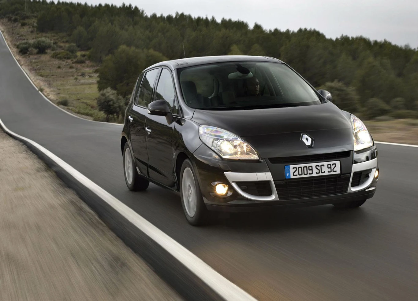 19. Renault Scenic – 7 933 sztuk