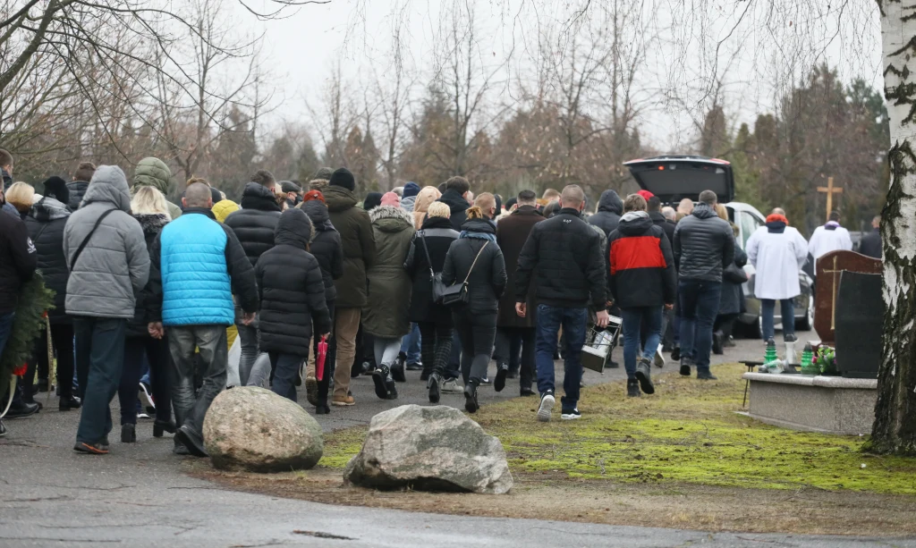 Pogrzeb Marka Pawłowskiego - "Krzykacza" z programu "Złomowisko PL" Pogrzeb Marka Pawłowskiego - "Krzykacza" z programu "Złomowisko PL"