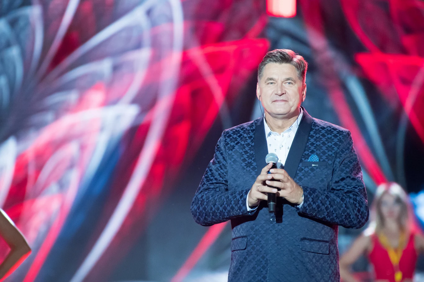 Podobna sytuacja dotyczyła piosenki "Wszyscy Polacy to jedna rodzina". "Bo wszyscy harcerze, to jedna rodzina" - tak miał brzmieć refren piosenki "Harcerska rodzina", którą w lipcu 1972 roku stworzył Mariusz Gabrych. "Piosenka była bardzo popularna na obozach harcerskich, przy ogniskach. Była śpiewana też przez harcerski zespół Gawęda. Ale Mariusz nigdy nie podpisywał się pod tą piosenką, ponieważ byliśmy harcerzami z krwi i kości. To była piosenka dla harcerzy i to nas zupełnie nie oburzało. Problem powstał wtedy, gdy ktoś zawłaszczył sobie coś, co było harcerskie" - komentował w wywiadzie z Televizornią przyjaciel autora, Janusz Kuczborski. Gabrych wytoczył sprawę liderowi Bayer Full, jednak pierwsza rozprawa nie została doprowadzona do końca ze względów finansowych. "To przywłaszczenie wartości intelektualnych - tak mówi prawo. Ale ja powiem po polsku: to chamska kradzież" - mówił Gabrych.