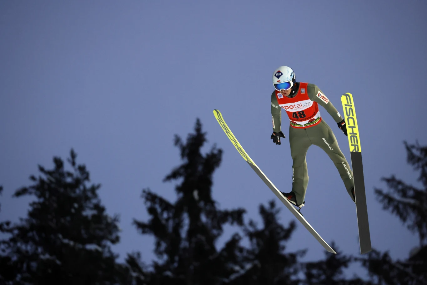 Kamil Stoch potwierdził swoją wygraną w 2. serii po znakomitym skoku na 144 m