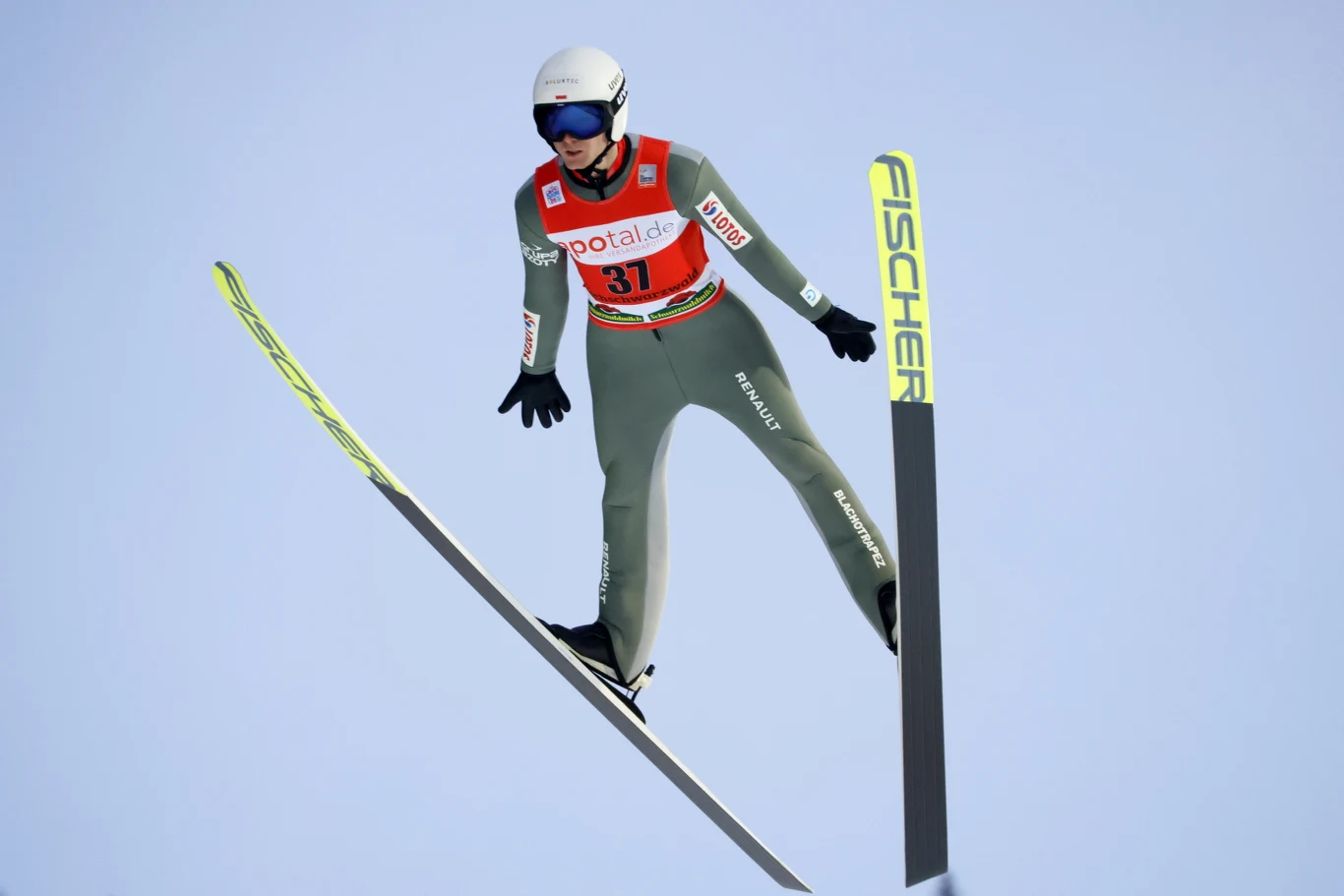 Andrzej Stękała znakomicie poradził sobie w 1. serii i wylądował na 143,5 metrze