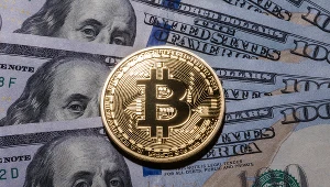 Przy inwestycjach w bitcoina zalecana jest "ostrożność i nie angażowanie istotnej części swoich oszczędności"